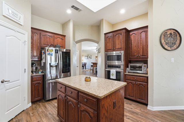 207 Moonlit Path Drive, Shady Shores, TX 76208