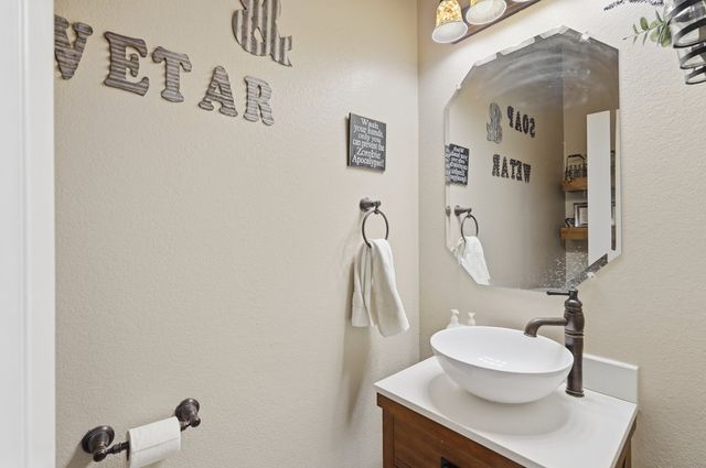 207 Moonlit Path Drive, Shady Shores, TX 76208