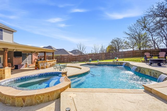 207 Moonlit Path Drive, Shady Shores, TX 76208