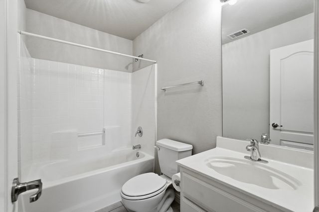 207 Moonlit Path Drive, Shady Shores, TX 76208