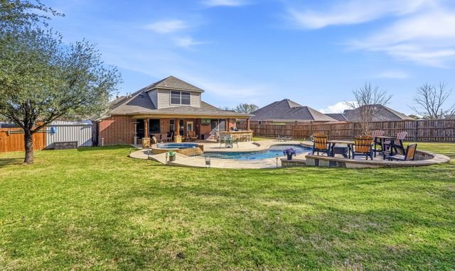 207 Moonlit Path Drive, Shady Shores, TX 76208