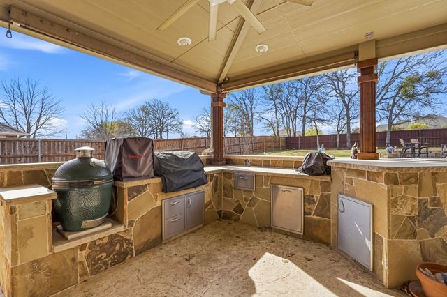 207 Moonlit Path Drive, Shady Shores, TX 76208