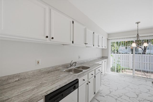 20842 E Glen Haven Circle, Northville, MI 48167