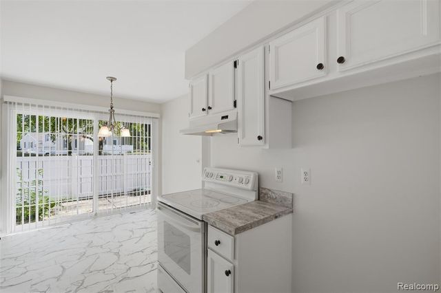 20842 E Glen Haven Circle, Northville, MI 48167