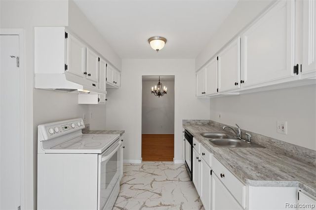 20842 E Glen Haven Circle, Northville, MI 48167