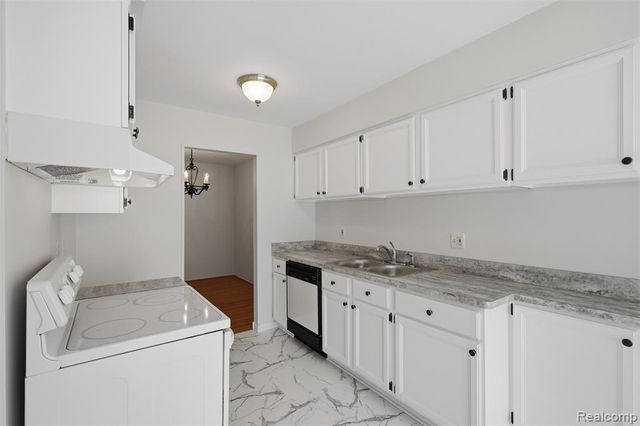 20842 E Glen Haven Circle, Northville, MI 48167