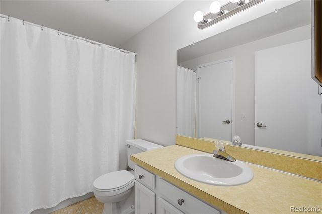 20842 E Glen Haven Circle, Northville, MI 48167