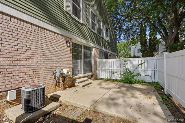 20842 E Glen Haven Circle, Northville, MI 48167
