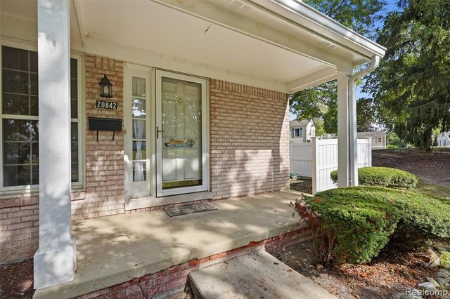 20842 E Glen Haven Circle, Northville, MI 48167