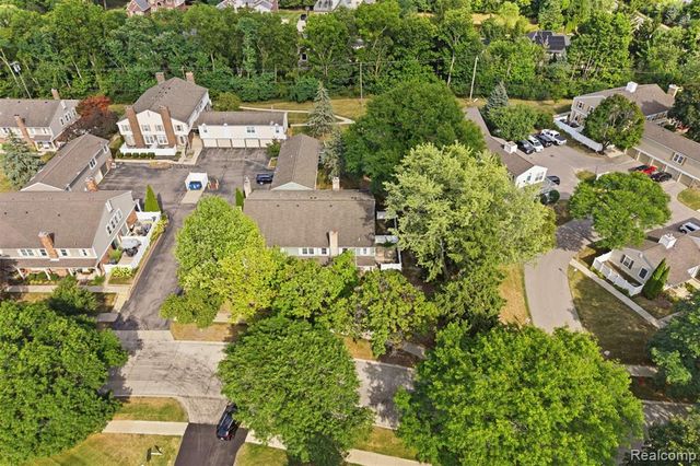 20842 E Glen Haven Circle, Northville, MI 48167