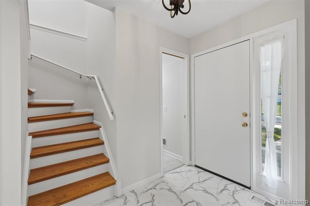 20842 E Glen Haven Circle, Northville, MI 48167
