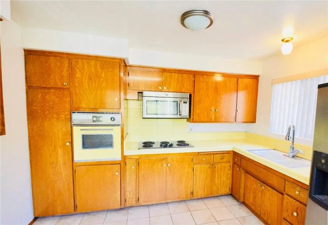 1755 N Berendo 28, Los Angeles, CA 90027