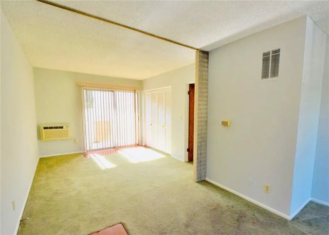 1755 N Berendo 28, Los Angeles, CA 90027