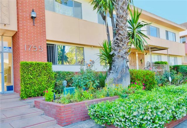 1755 N Berendo 28, Los Angeles, CA 90027