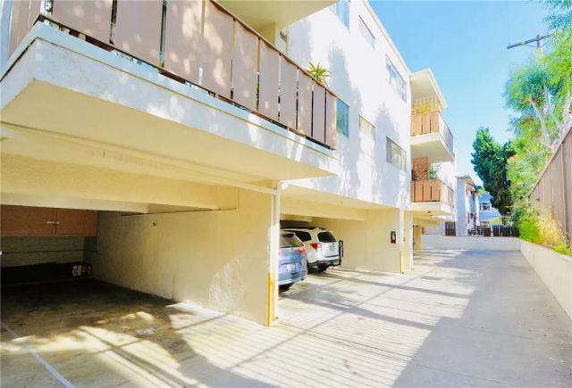 1755 N Berendo 28, Los Angeles, CA 90027
