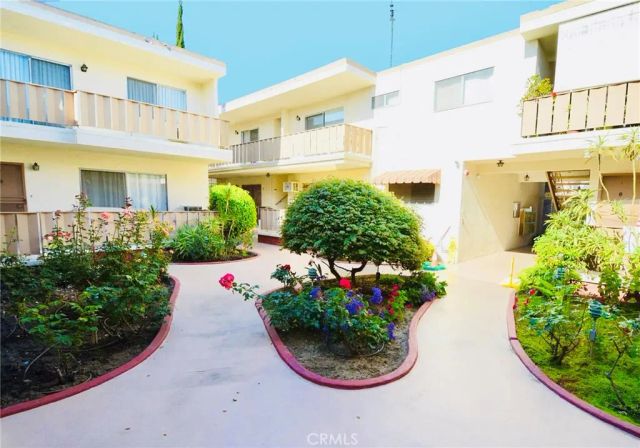1755 N Berendo 28, Los Angeles, CA 90027