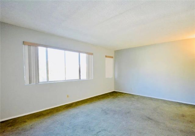 1755 N Berendo 28, Los Angeles, CA 90027