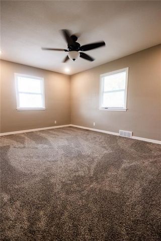 2911 Faraon Street, St Joseph, MO 64501