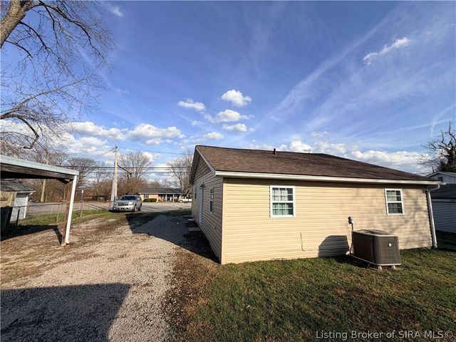 1661 Market Street, Charlestown, IN 47111