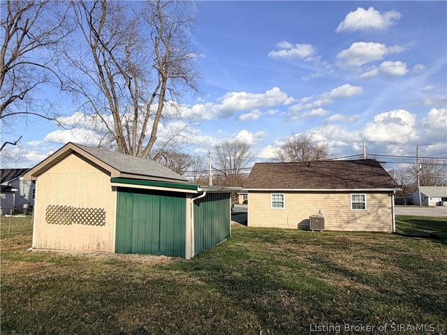 1661 Market Street, Charlestown, IN 47111