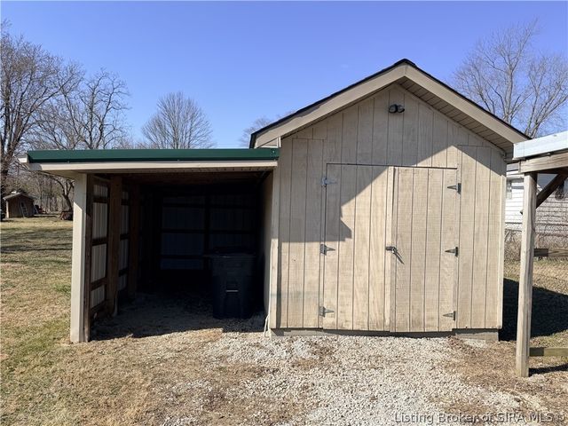 1661 Market Street, Charlestown, IN 47111