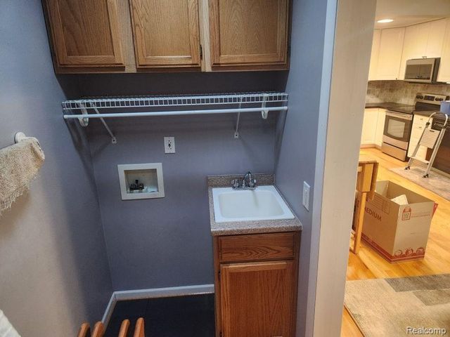 30127 Brookview Drive, Livonia, MI 48152
