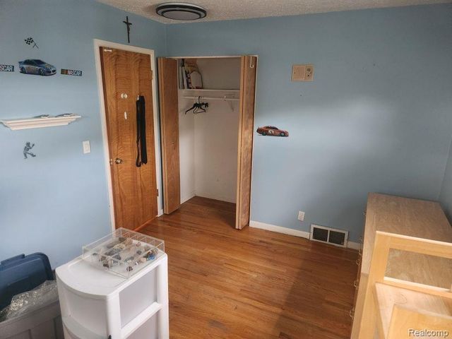 30127 Brookview Drive, Livonia, MI 48152
