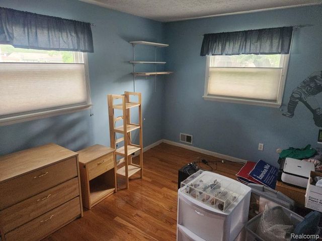 30127 Brookview Drive, Livonia, MI 48152