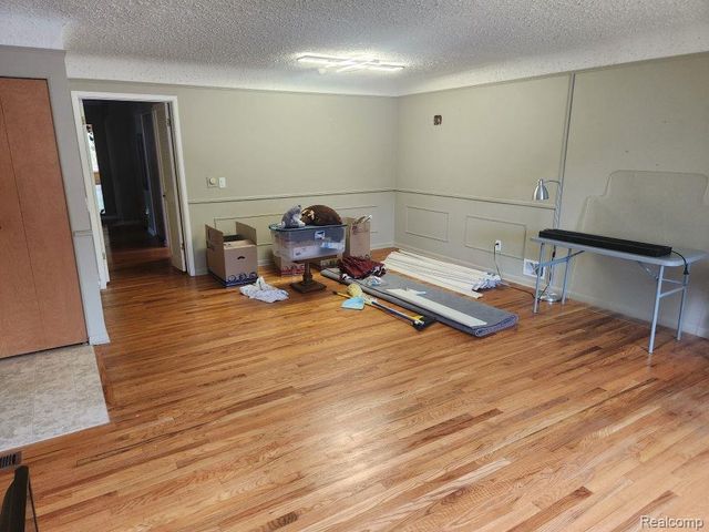 30127 Brookview Drive, Livonia, MI 48152