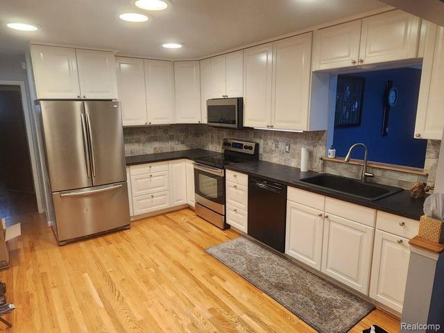 30127 Brookview Drive, Livonia, MI 48152