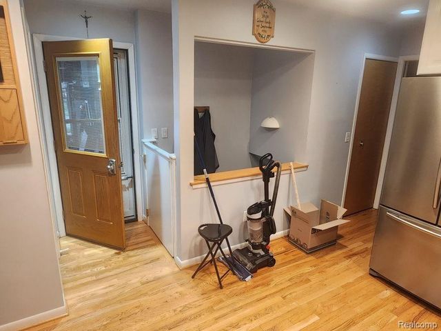 30127 Brookview Drive, Livonia, MI 48152