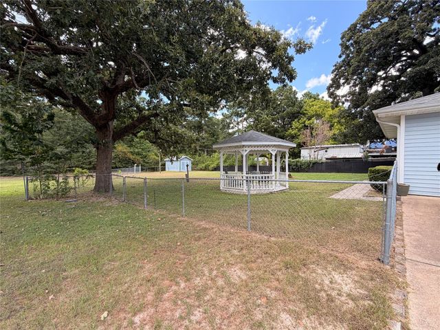 192 Moon Beam Drive, Trinity, TX 75862