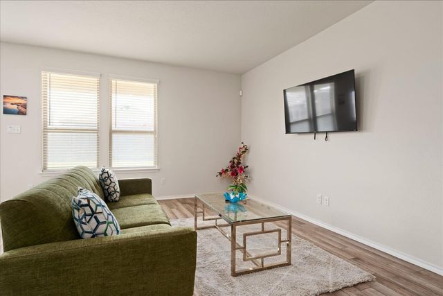 212 Gunther WAY, Taylor, TX 76574