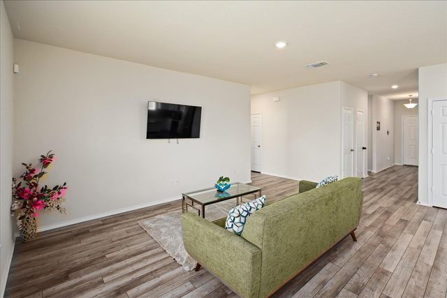 212 Gunther WAY, Taylor, TX 76574