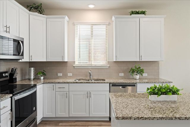 212 Gunther WAY, Taylor, TX 76574
