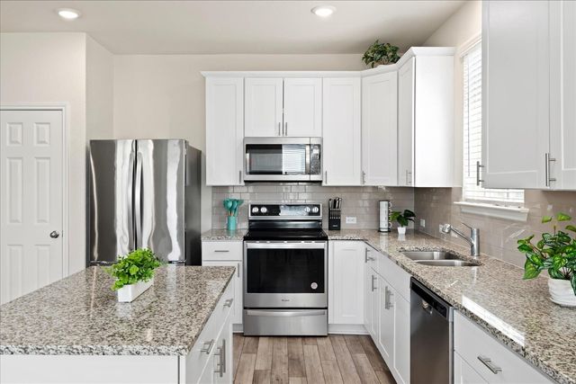 212 Gunther WAY, Taylor, TX 76574