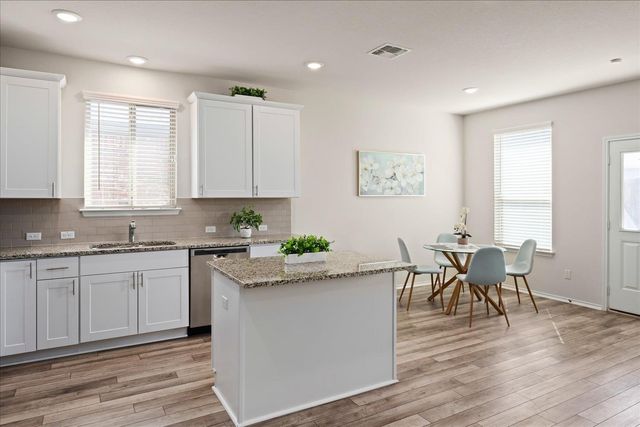 212 Gunther WAY, Taylor, TX 76574
