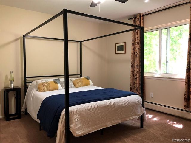 3421 Hillside Drive 24, Royal Oak, MI 48073