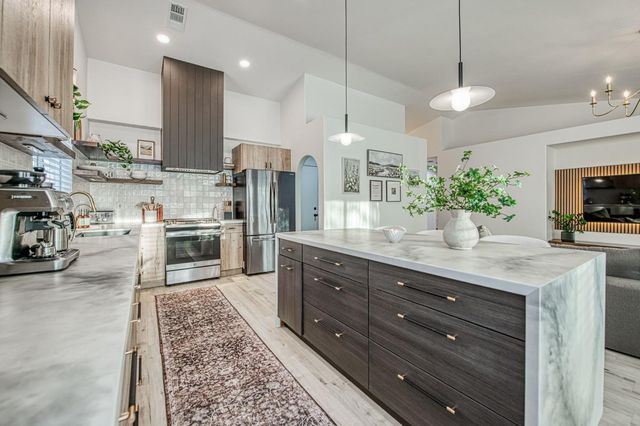 7415 N Hayston Avenue, Fresno, CA 93720