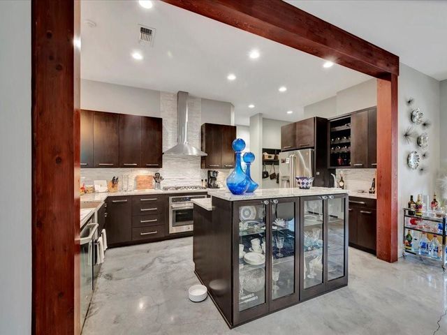 210 Mission Hills Drive, Lufkin, TX 75901