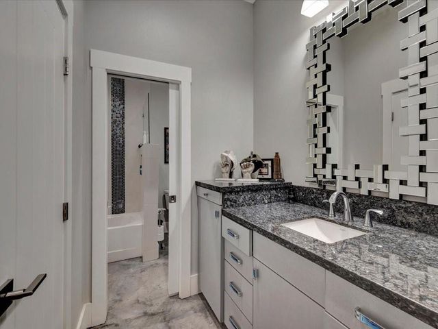 210 Mission Hills Drive, Lufkin, TX 75901