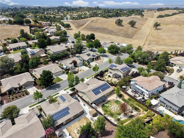 1204 Grassy Hollow, Paso Robles, CA 93446
