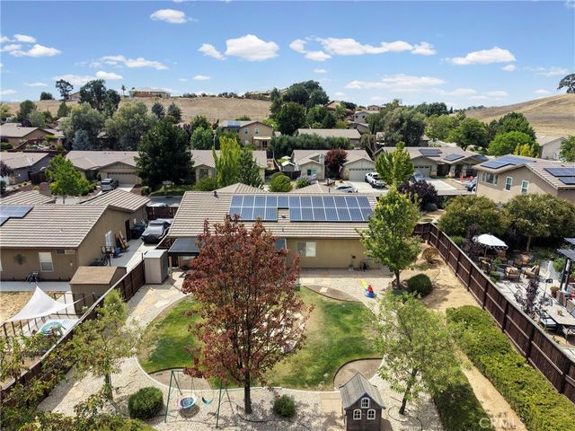 1204 Grassy Hollow, Paso Robles, CA 93446