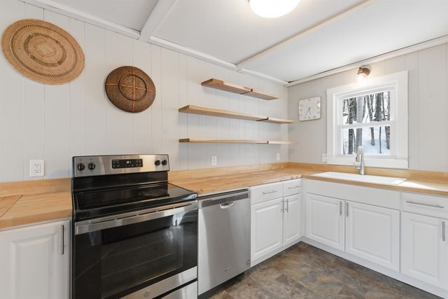 25 Hilltop Drive, Newbury, NH 03255