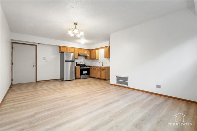222 W 26th Street 202, Chicago, IL 60616