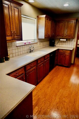 7505 S Gum Avenue, Broken Arrow, OK 74011