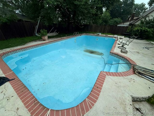 7505 S Gum Avenue, Broken Arrow, OK 74011