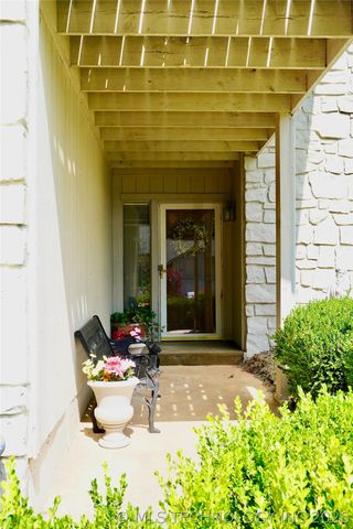 7505 S Gum Avenue, Broken Arrow, OK 74011