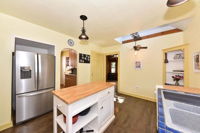 3218 N Newhall STREET, Milwaukee, WI 53211