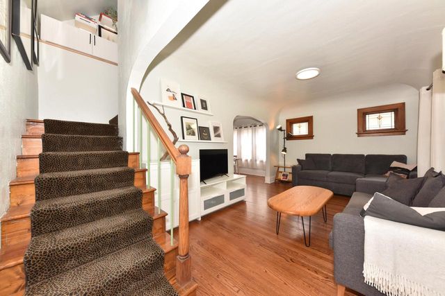 3218 N Newhall STREET, Milwaukee, WI 53211